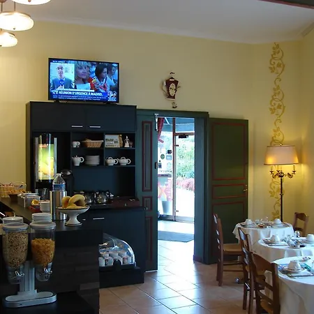 Otel Iena 2*
